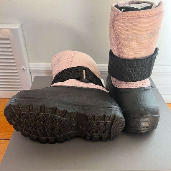 Stonz Trek Winter Boot - Picture 2 of 2